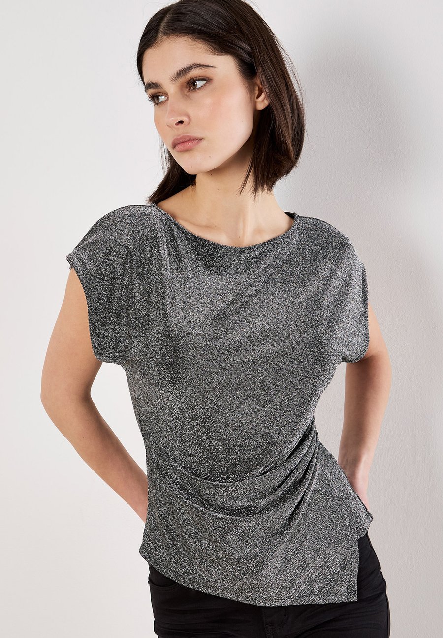 Футболка Apricot SPARKLE SIDE RUCHED, Silver/Silver-Coloured
Футболка Apricot SPARKLE SIDE RUCHED, Silver/Silver-Coloured