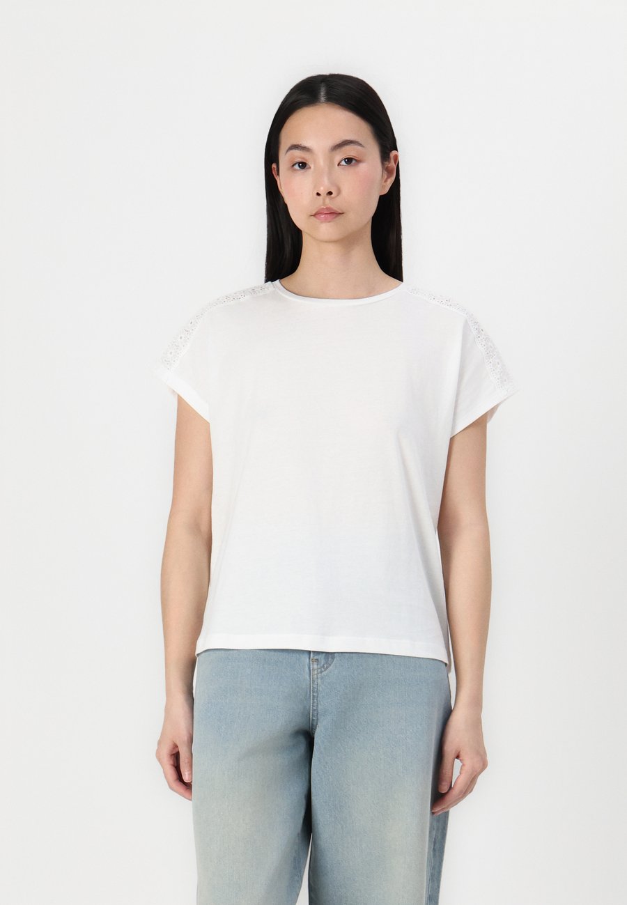 Футболка Vero Moda VMEMMY TAPE, Snow White/White, Белый, Футболка Vero Moda VMEMMY TAPE, Snow White/White
Футболка Vero Moda VMEMMY TAPE, Snow White/White, Белый, Футболка Vero Moda VMEMMY TAPE, Snow White/White