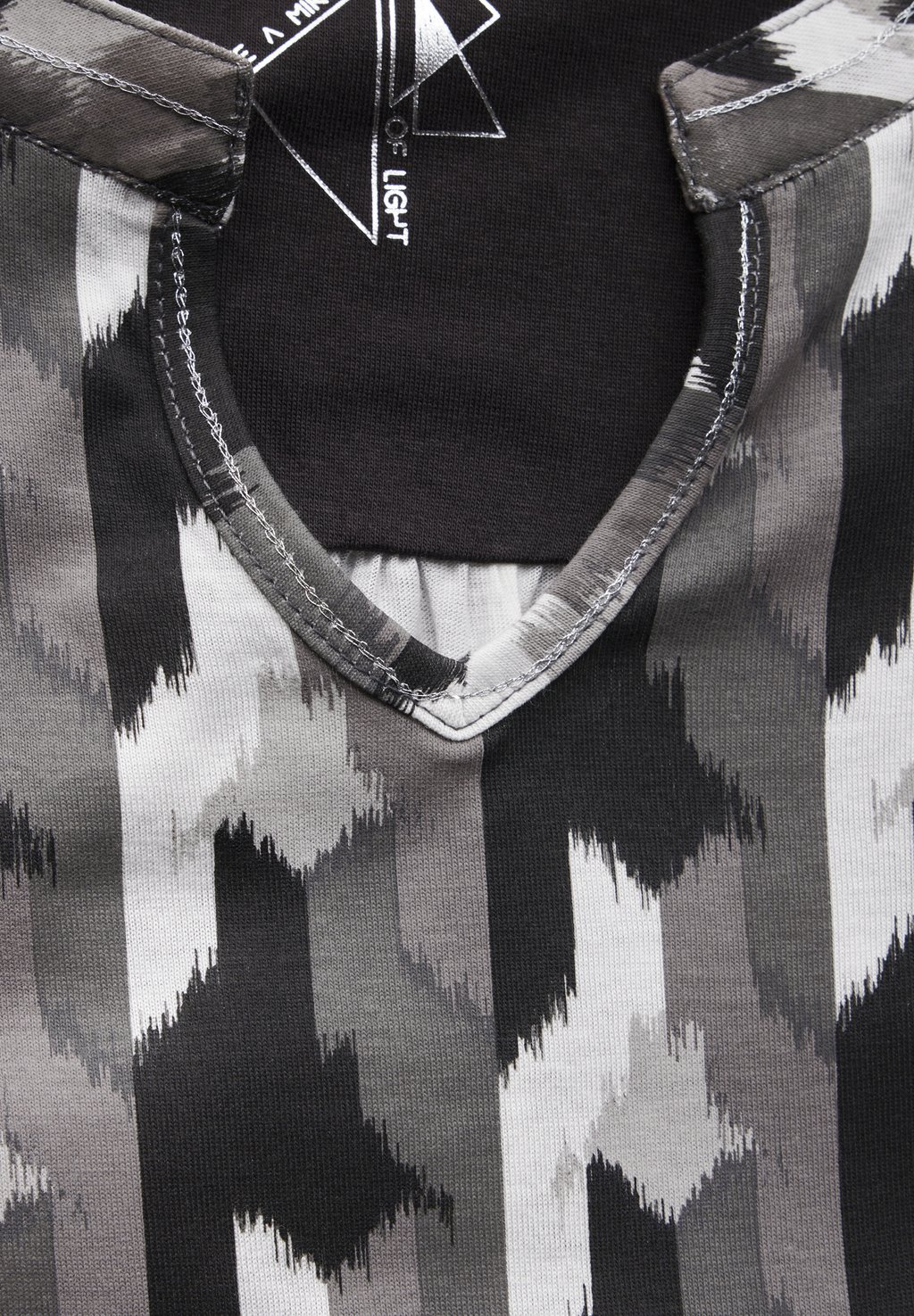 Топ с длинными рукавами GEMUSTERTES Cecil, черный
Топ с длинными рукавами GEMUSTERTES Cecil, черный