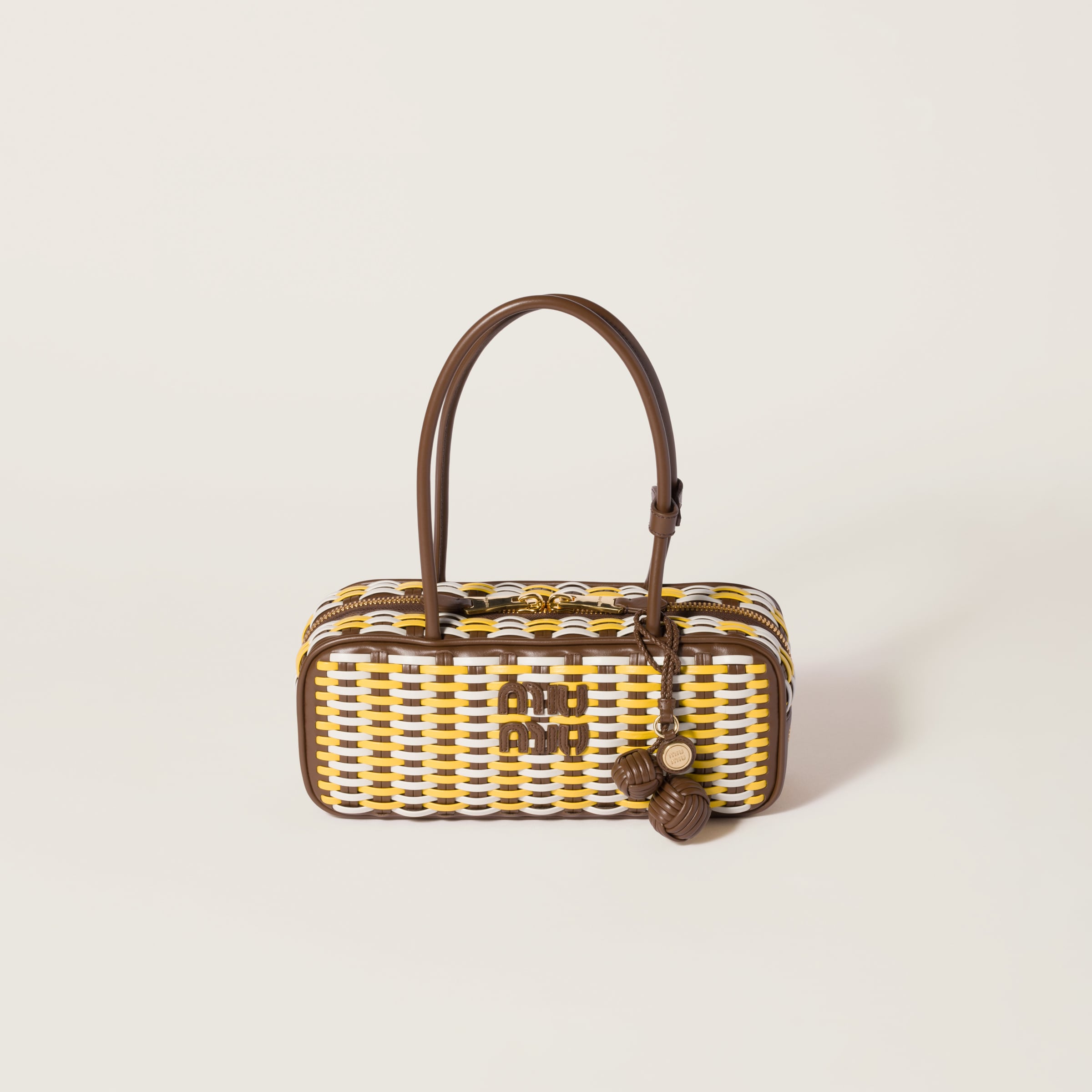 Кожаная сумка beau MIU MIU, кленовый/ярко-желтый/мелово-белый
Кожаная сумка beau MIU MIU, кленовый/ярко-желтый/мелово-белый