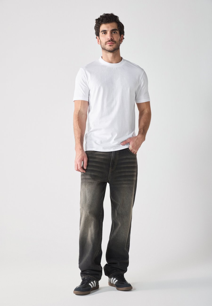 Футболка Pier One HIGH NECK T SHIRT BASIC 2 PACK, True Black/Bright White/Black, Белый, Футболка Pier One HIGH NECK T SHIRT BASIC 2 PACK, True Black/Bright White/Black
Футболка Pier One HIGH NECK T SHIRT BASIC 2 PACK, True Black/Bright White/Black, Белый, Футболка Pier One HIGH NECK T SHIRT BASIC 2 PACK, True Black/Bright White/Black