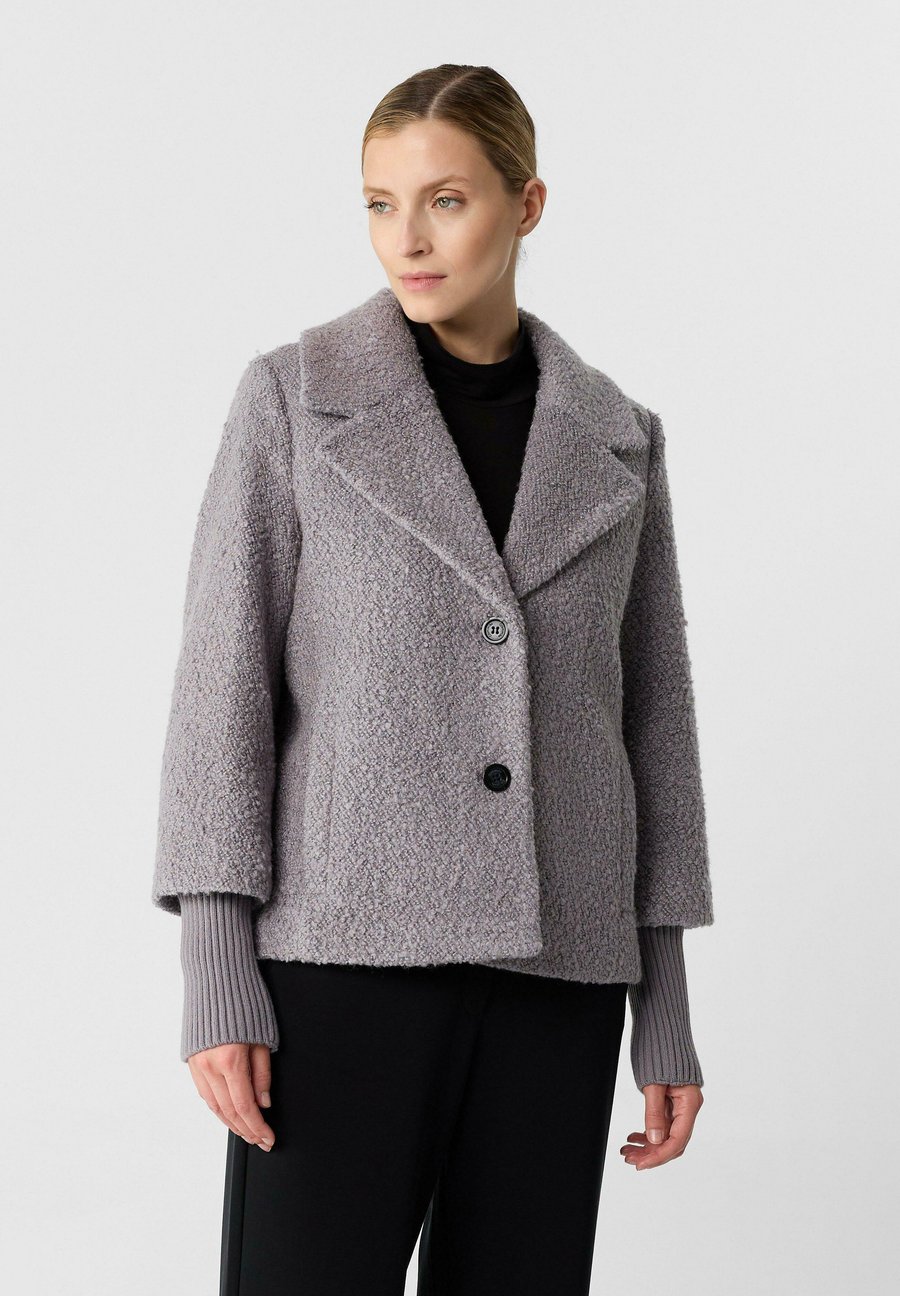 Флисовая куртка comma Fleece jacket, Dunkelgrau/Dark Grey
Флисовая куртка comma Fleece jacket, Dunkelgrau/Dark Grey