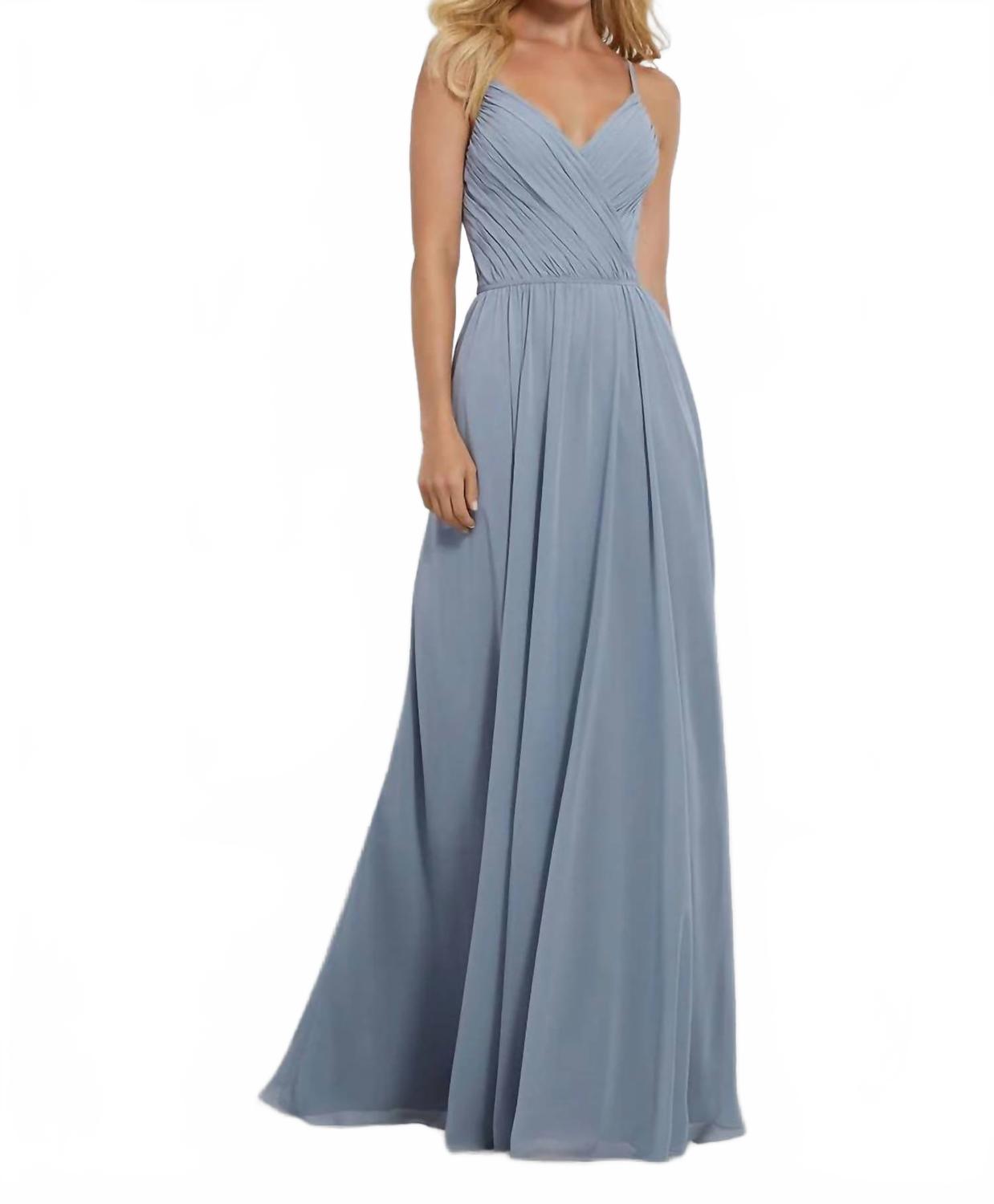 Платье-шифон с V-образным вырезом и струящимся силуэтом в цвете голубиной лазури MORILEE
Платье-шифон с V-образным вырезом и струящимся силуэтом в цвете голубиной лазури MORILEE