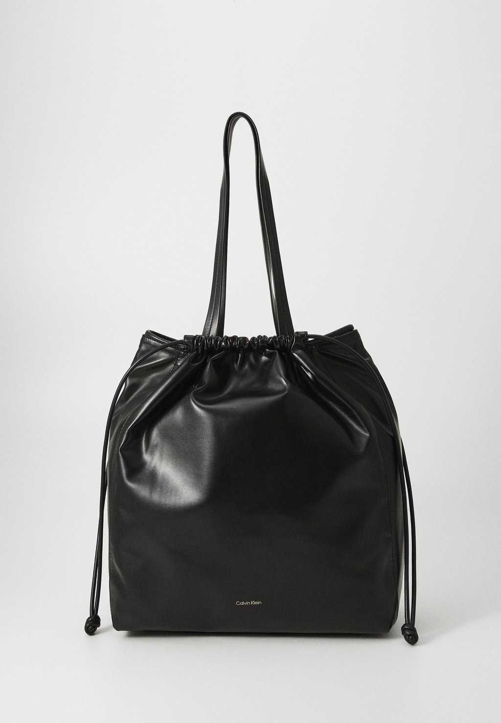 Сумка-тоут DRAWSTRING TOTE Calvin Klein Jeans, черный
Сумка-тоут DRAWSTRING TOTE Calvin Klein Jeans, черный