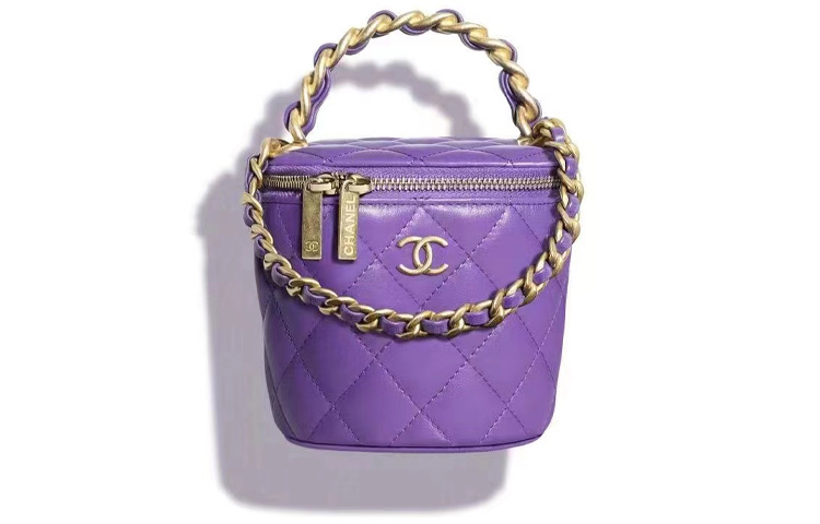 CHANEL Кожаная сумка-ведро Процветание, Purple
CHANEL Кожаная сумка-ведро Процветание, Purple