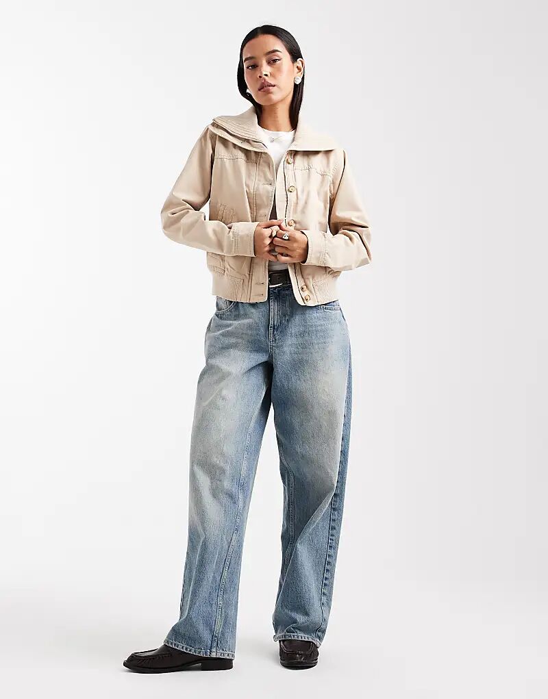 Винтажная куртка-бомбер Hollister 2000 года светло-коричневого цвета
Винтажная куртка-бомбер Hollister 2000 года светло-коричневого цвета