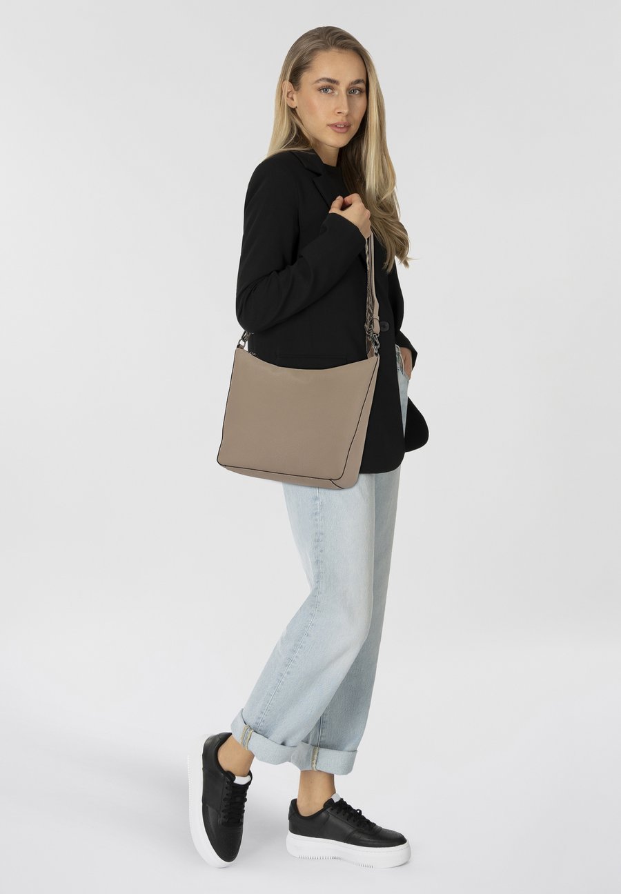 Сумка Gabor Handbag, Taupe
Сумка Gabor Handbag, Taupe