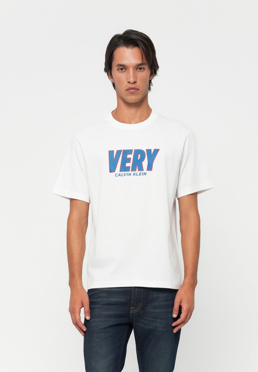 Футболка Calvin Klein Jeans VERY GRAPHIC TEE, Brilliant White/White, Белый, Футболка Calvin Klein Jeans VERY GRAPHIC TEE, Brilliant White/White
Футболка Calvin Klein Jeans VERY GRAPHIC TEE, Brilliant White/White, Белый, Футболка Calvin Klein Jeans VERY GRAPHIC TEE, Brilliant White/White
