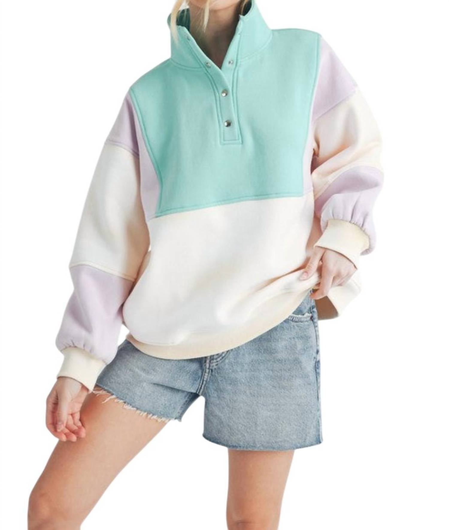 Мятный свитер с цветными блоками AEMI + CO
Мятный свитер с цветными блоками AEMI + CO