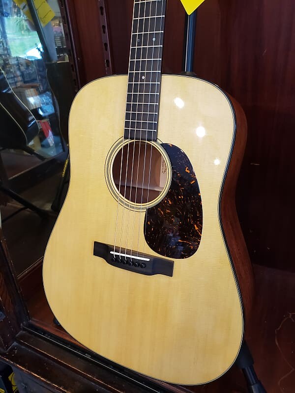 Акустическая гитара Martin Standard Series D-18 - Natural
Акустическая гитара Martin Standard Series D-18 - Natural