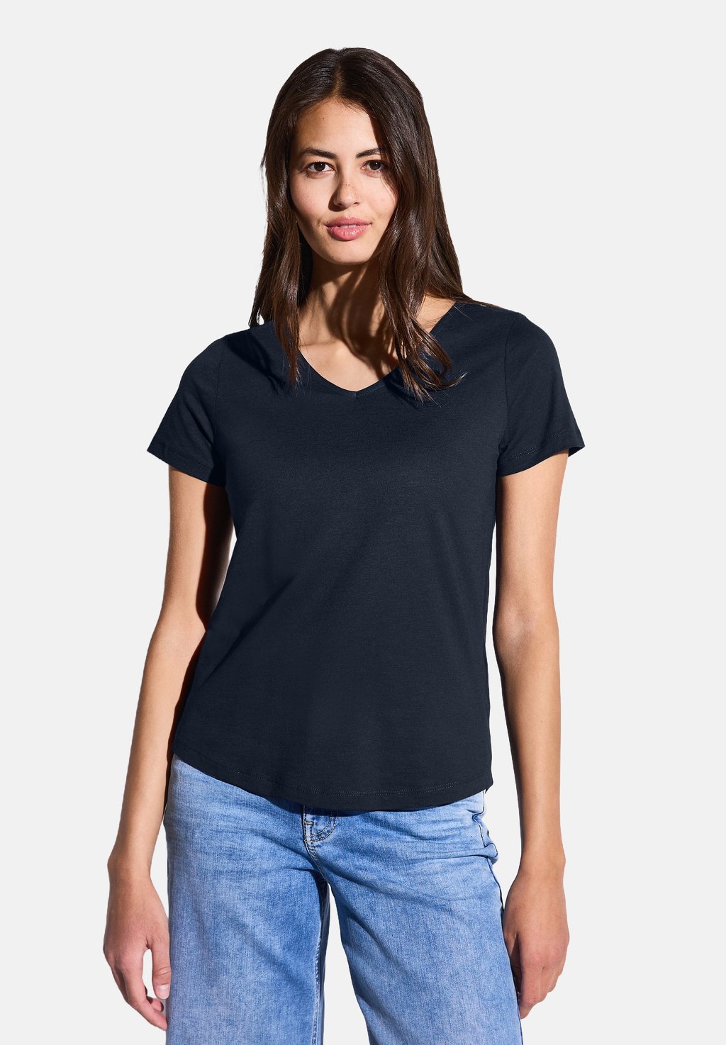 Базовая футболка IN UNIFARBE Street One, темно-синий
Базовая футболка IN UNIFARBE Street One, темно-синий