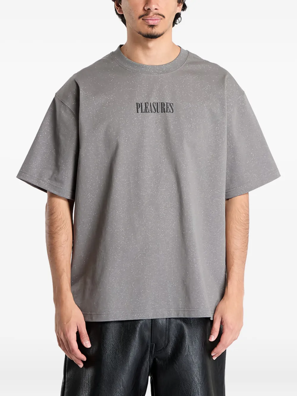 Футболка с логотипом Pleasures, серый
Футболка с логотипом Pleasures, серый