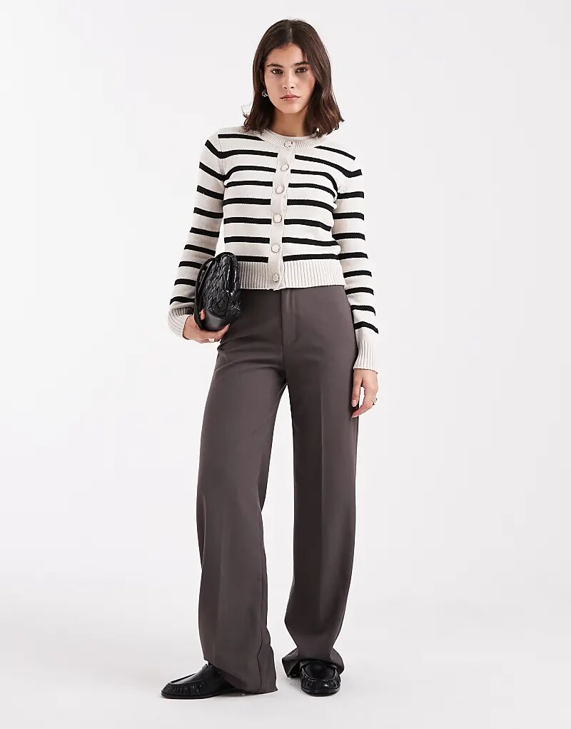 Кардиган Brave Soul с контрастными пуговицами в полоску черного и цвета слоновой кости
Кардиган Brave Soul с контрастными пуговицами в полоску черного и цвета слоновой кости