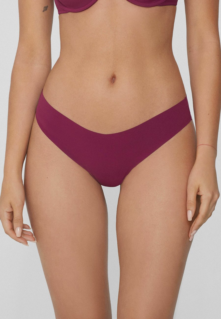 Трусы Tezenis MIT HOHEM BEINAUSSCHNITT AUS NAHTLOS , Red/Bordeaux
Трусы Tezenis MIT HOHEM BEINAUSSCHNITT AUS NAHTLOS , Red/Bordeaux