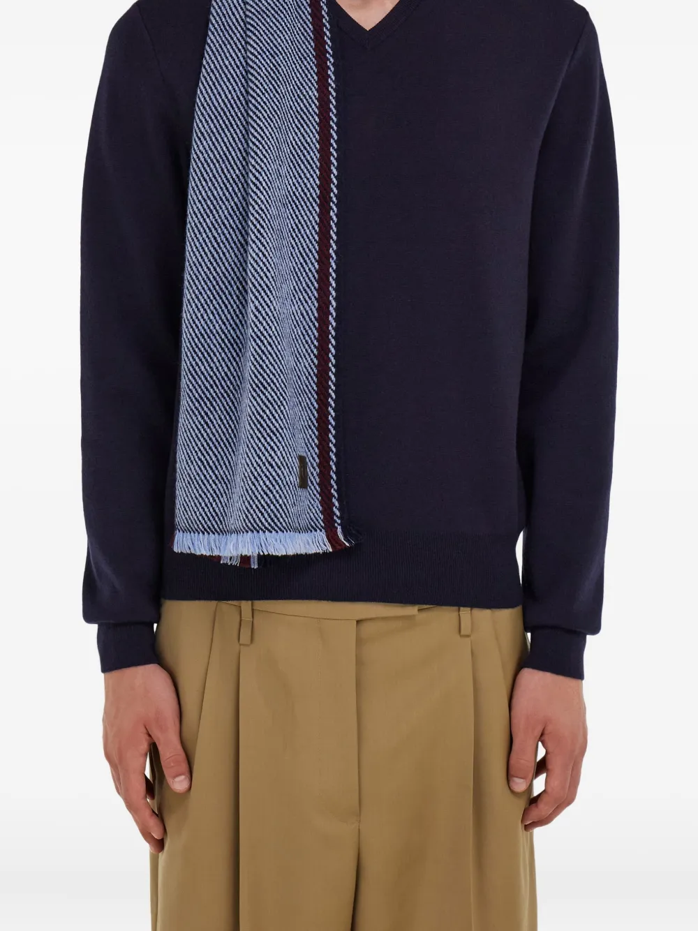 Кашемировый шарф с полосатым декором Ferragamo, синий
Кашемировый шарф с полосатым декором Ferragamo, синий