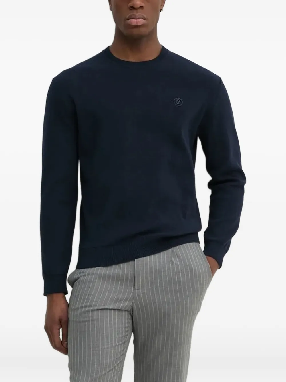 Свитер с круглым вырезом и вышитым логотипом BOSS, синий
Свитер с круглым вырезом и вышитым логотипом BOSS, синий