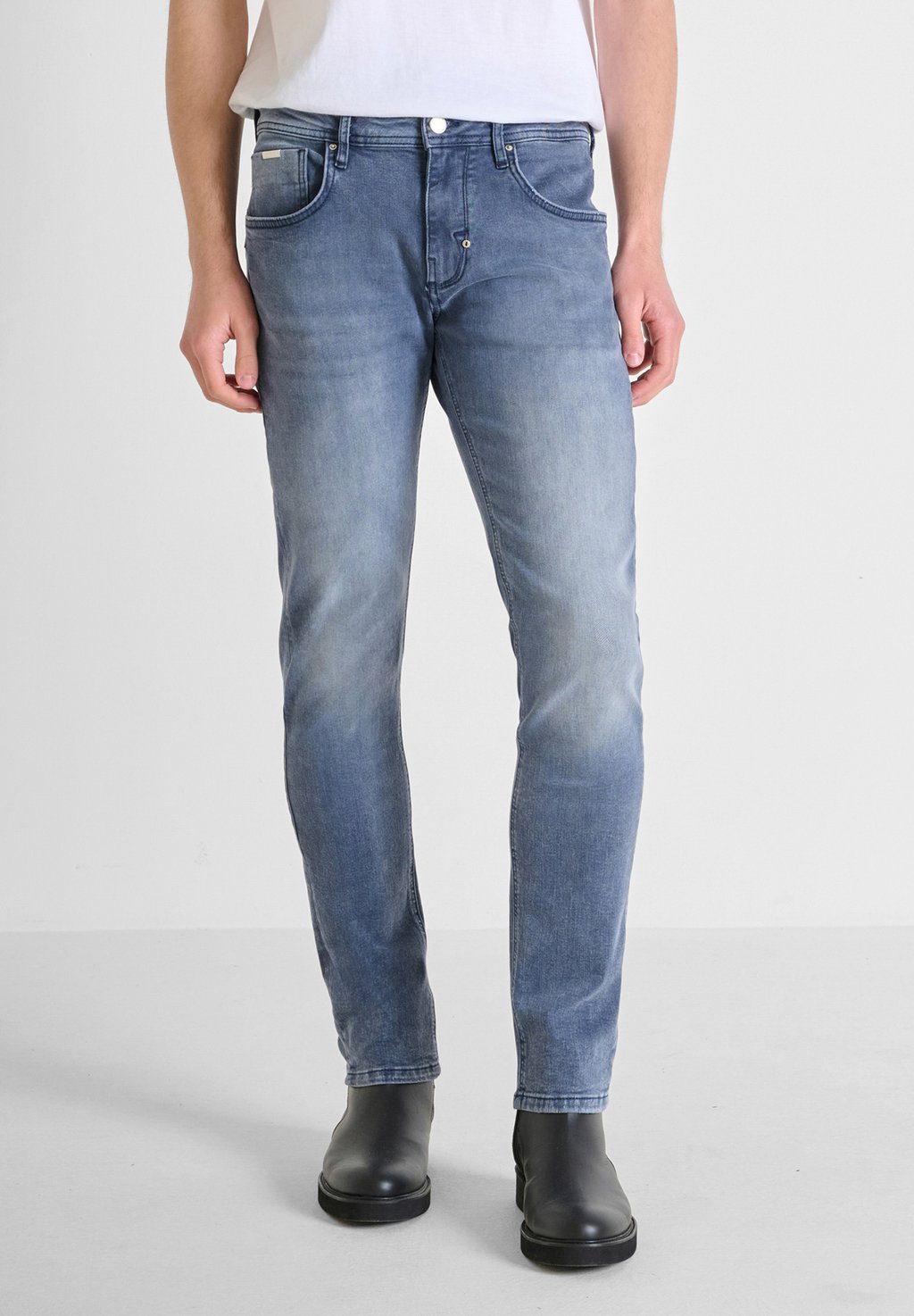 Джинсы облегающего кроя KURT COMFORT IN OVERDYED Antony Morato, деним
Джинсы облегающего кроя KURT COMFORT IN OVERDYED Antony Morato, деним