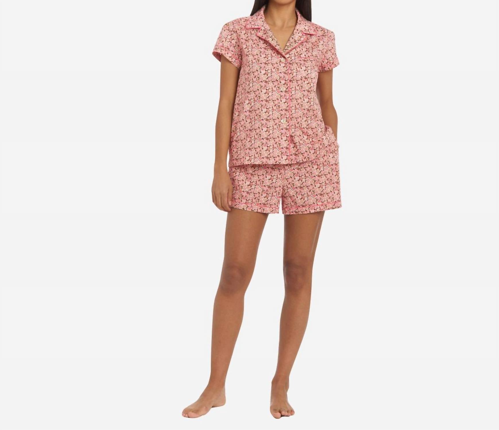 Классический короткий пижамный комплект из хлопка с цветочным принтом «Либерти» в цвете Anoki Rose The Sleep Code
Классический короткий пижамный комплект из хлопка с цветочным принтом «Либерти» в цвете Anoki Rose The Sleep Code