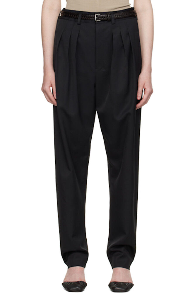 Черные плиссированные брюки по фигуре LEMAIRE
Черные плиссированные брюки по фигуре LEMAIRE