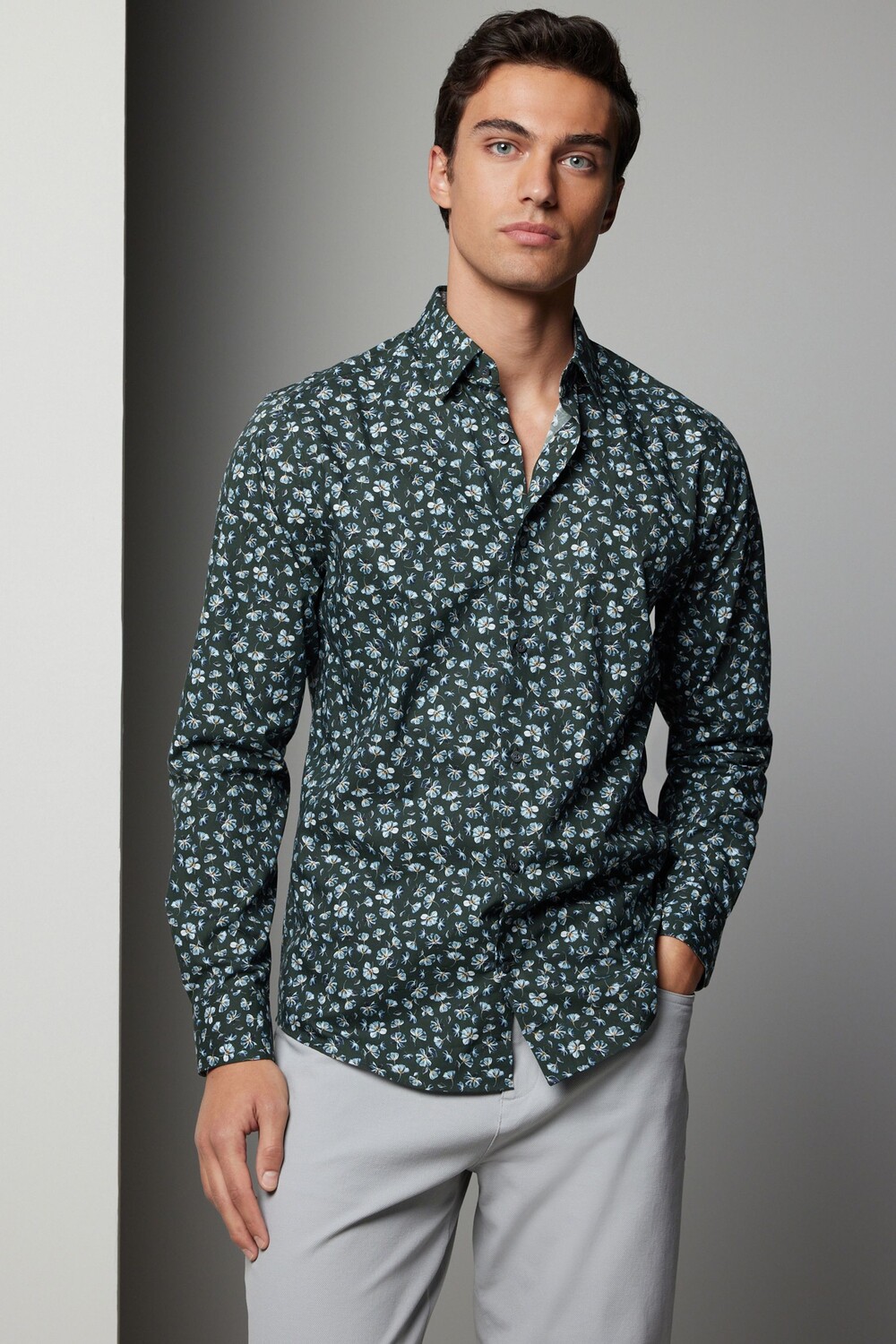 Рубашка классического кроя с принтом, длинными рукавами, одинарными манжетами, из 100% хлопка Next, зеленый
Рубашка классического кроя с принтом, длинными рукавами, одинарными манжетами, из 100% хлопка Next, зеленый