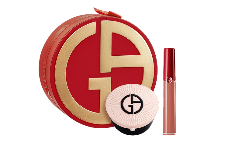 Набор косметики для женщин GIORGIO ARMANI
Набор косметики для женщин GIORGIO ARMANI