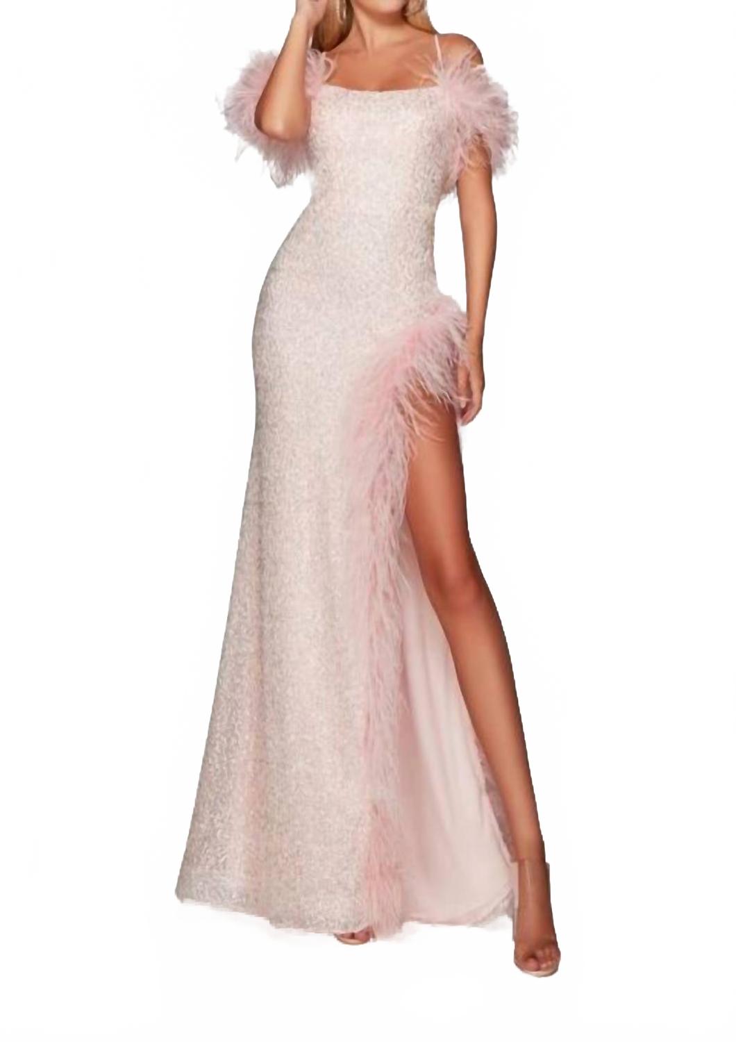 Платье с квадратным вырезом и перьями в цвете Chalk ALYCE PARIS, Chalk
Платье с квадратным вырезом и перьями в цвете Chalk ALYCE PARIS, Chalk