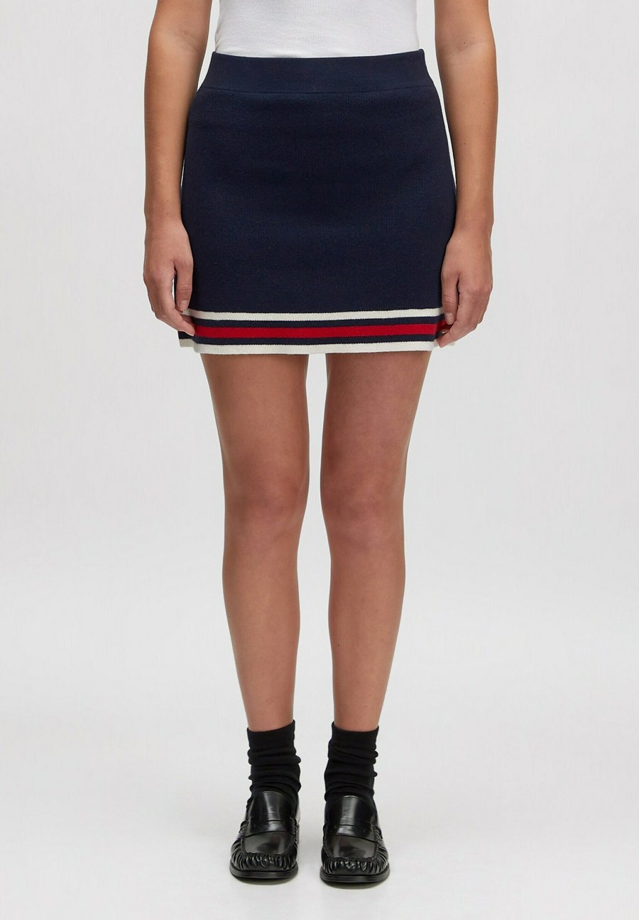 Юбка EDITED LISETTE, Navy Blau/Blue
Юбка EDITED LISETTE, Navy Blau/Blue