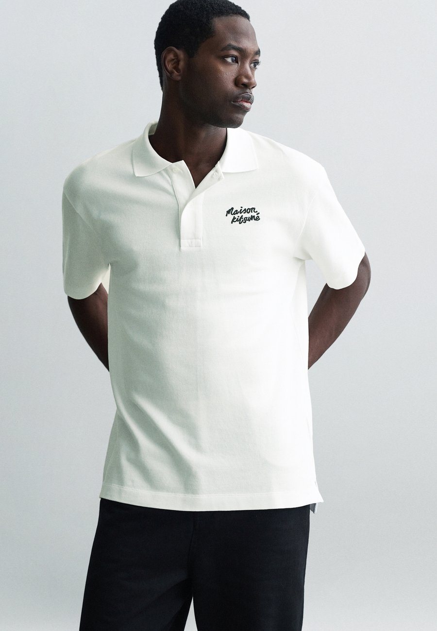 Поло Maison Kitsuné HANDWRITING COMFORT, White/Black/White, Белый, Поло Maison Kitsuné HANDWRITING COMFORT, White/Black/White
Поло Maison Kitsuné HANDWRITING COMFORT, White/Black/White, Белый, Поло Maison Kitsuné HANDWRITING COMFORT, White/Black/White