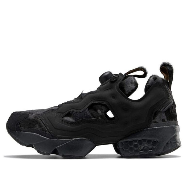 Кроссовки pump fury og x zozotown Reebok, черный
Кроссовки pump fury og x zozotown Reebok, черный