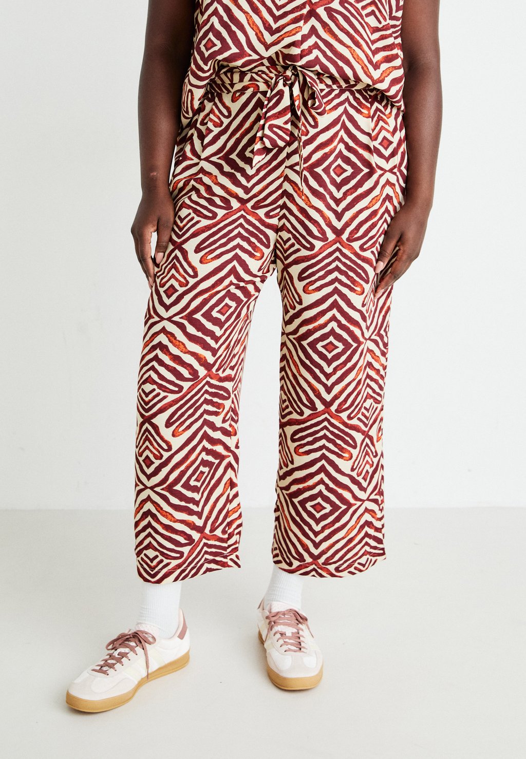 Брюки CARSHILLA CULOTTE ONLY Carmakoma, коричневый
Брюки CARSHILLA CULOTTE ONLY Carmakoma, коричневый