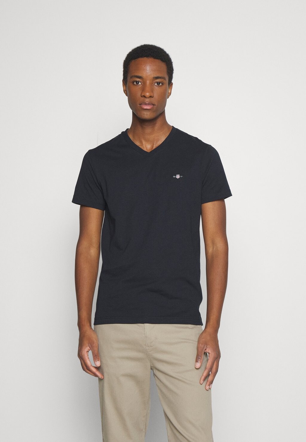 Базовая футболка SLIM SHIELD V-NECK GANT, черный
Базовая футболка SLIM SHIELD V-NECK GANT, черный