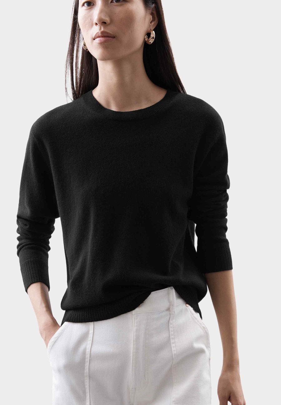Джемпер Marks & Spencer PURE CREW NECK, Black
Джемпер Marks & Spencer PURE CREW NECK, Black