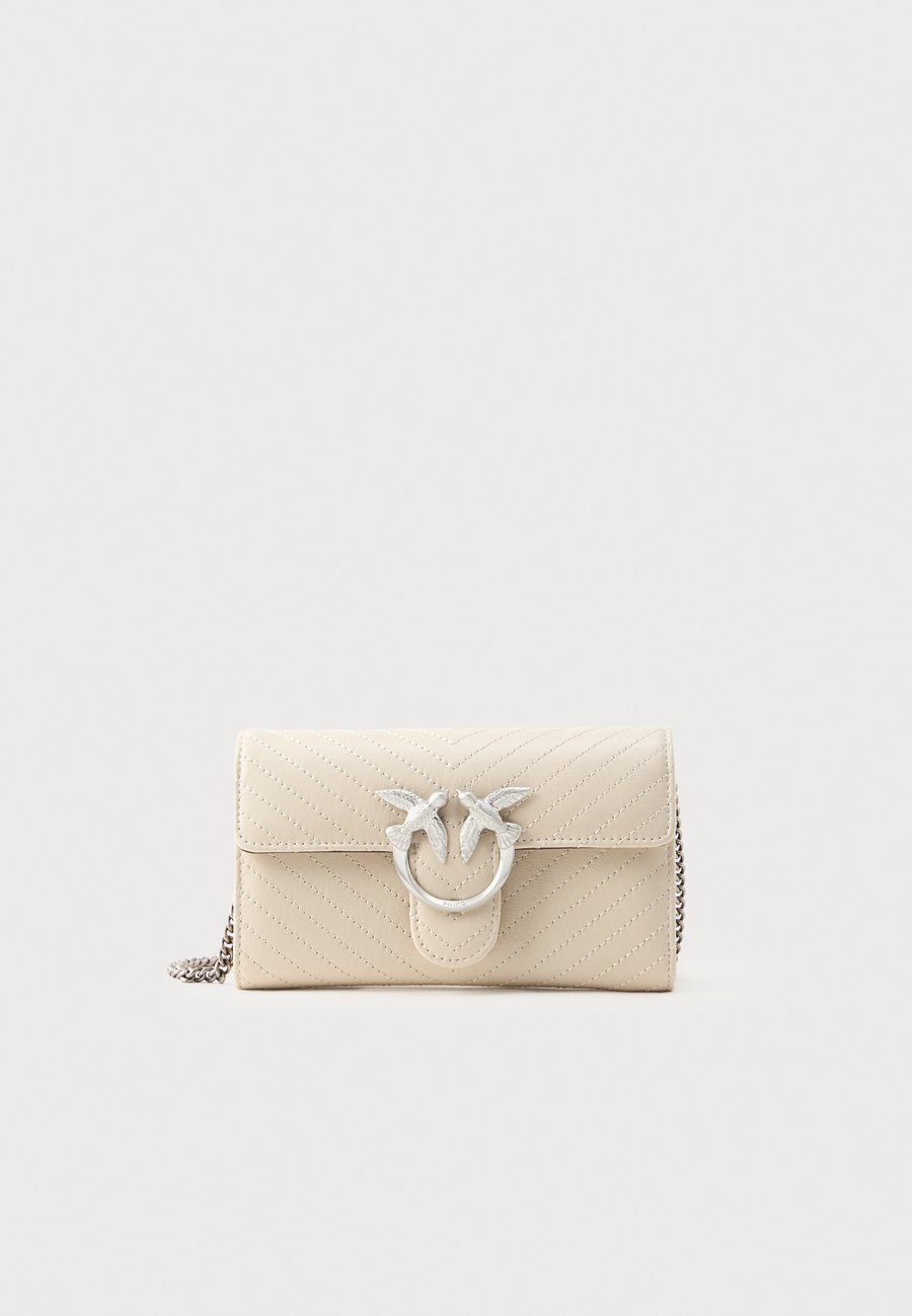 Сумка кросс-боди Pinko LOVE ONE WALLET, Bianco/Silver-Coloured/Off-White
Сумка кросс-боди Pinko LOVE ONE WALLET, Bianco/Silver-Coloured/Off-White