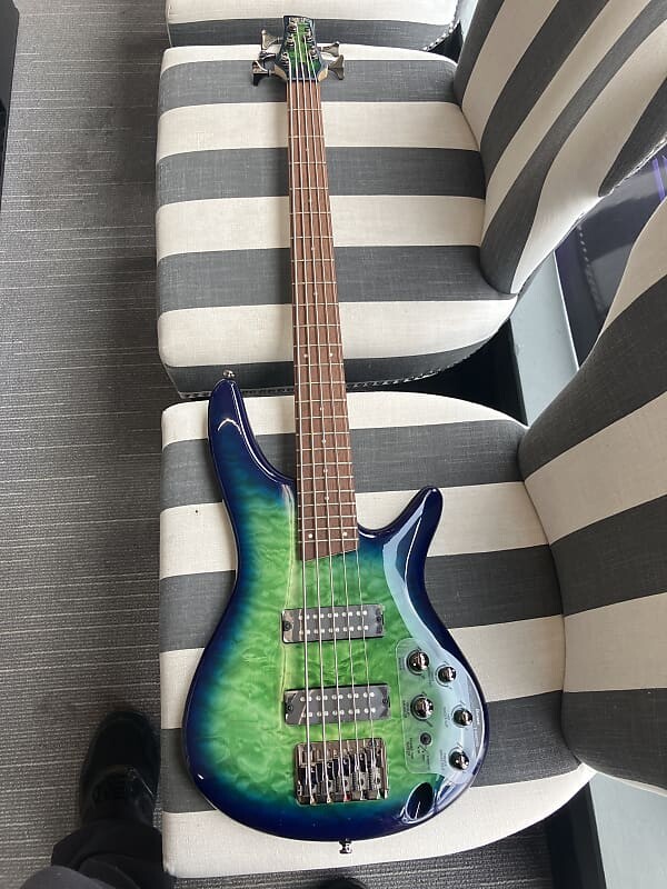Басс гитара Ibanez SR405EQM-SLG Soundgear Standard 5-String Bass 2016 - 2020 - Surreal Blue Burst
Басс гитара Ibanez SR405EQM-SLG Soundgear Standard 5-String Bass 2016 - 2020 - Surreal Blue Burst