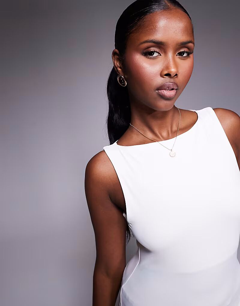 Белый трикотажный топ River Island с асимметричным вырезом горловины
Белый трикотажный топ River Island с асимметричным вырезом горловины