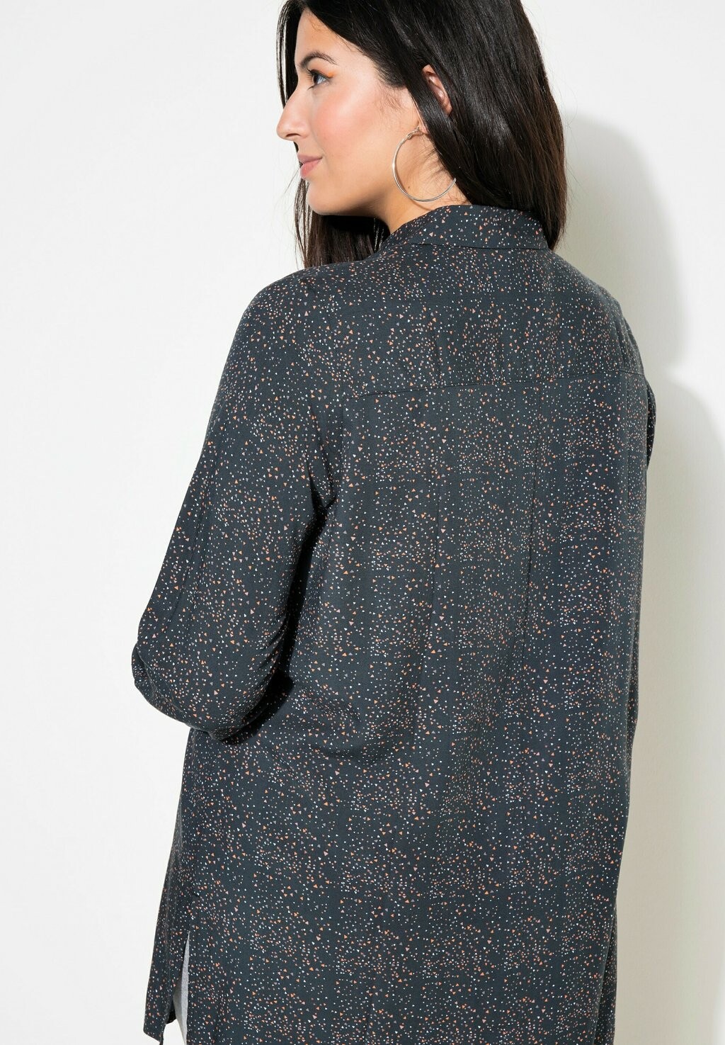 Блузка на пуговицах BOXY SHAPE LANGARM Studio Untold, черный
Блузка на пуговицах BOXY SHAPE LANGARM Studio Untold, черный