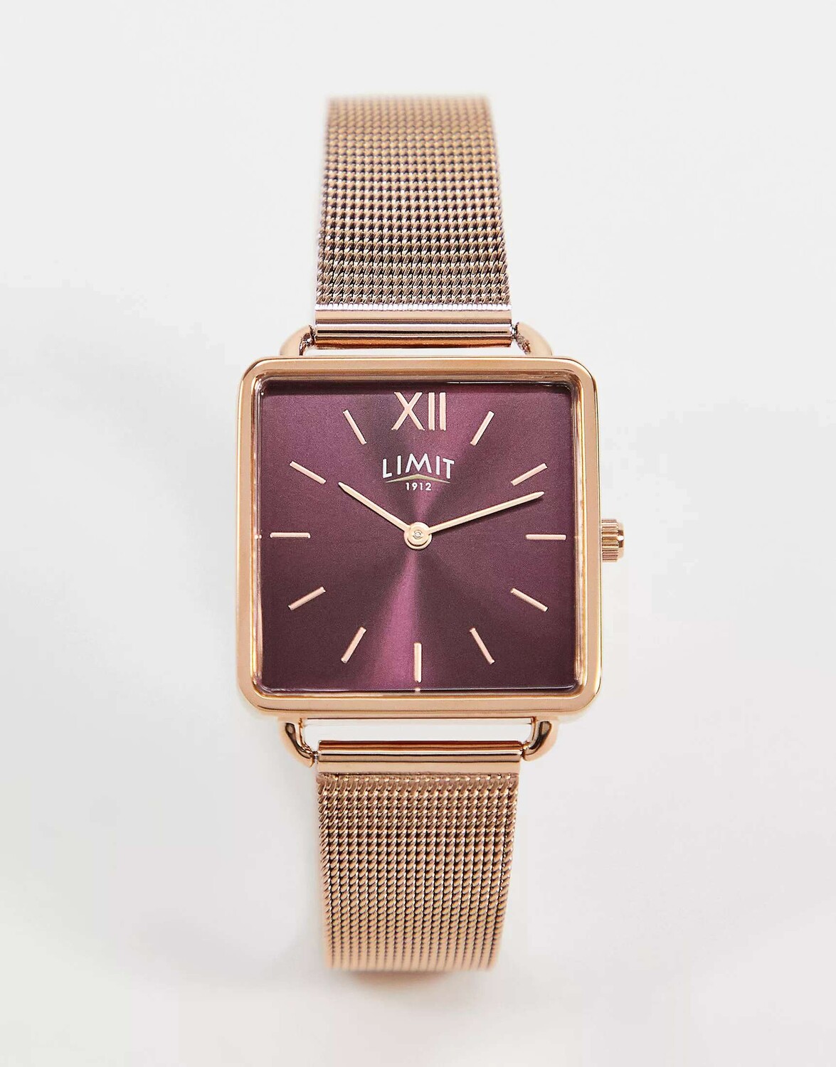 Часы Limit из розового золота с квадратной сеткой и красным циферблатом
Часы Limit из розового золота с квадратной сеткой и красным циферблатом
