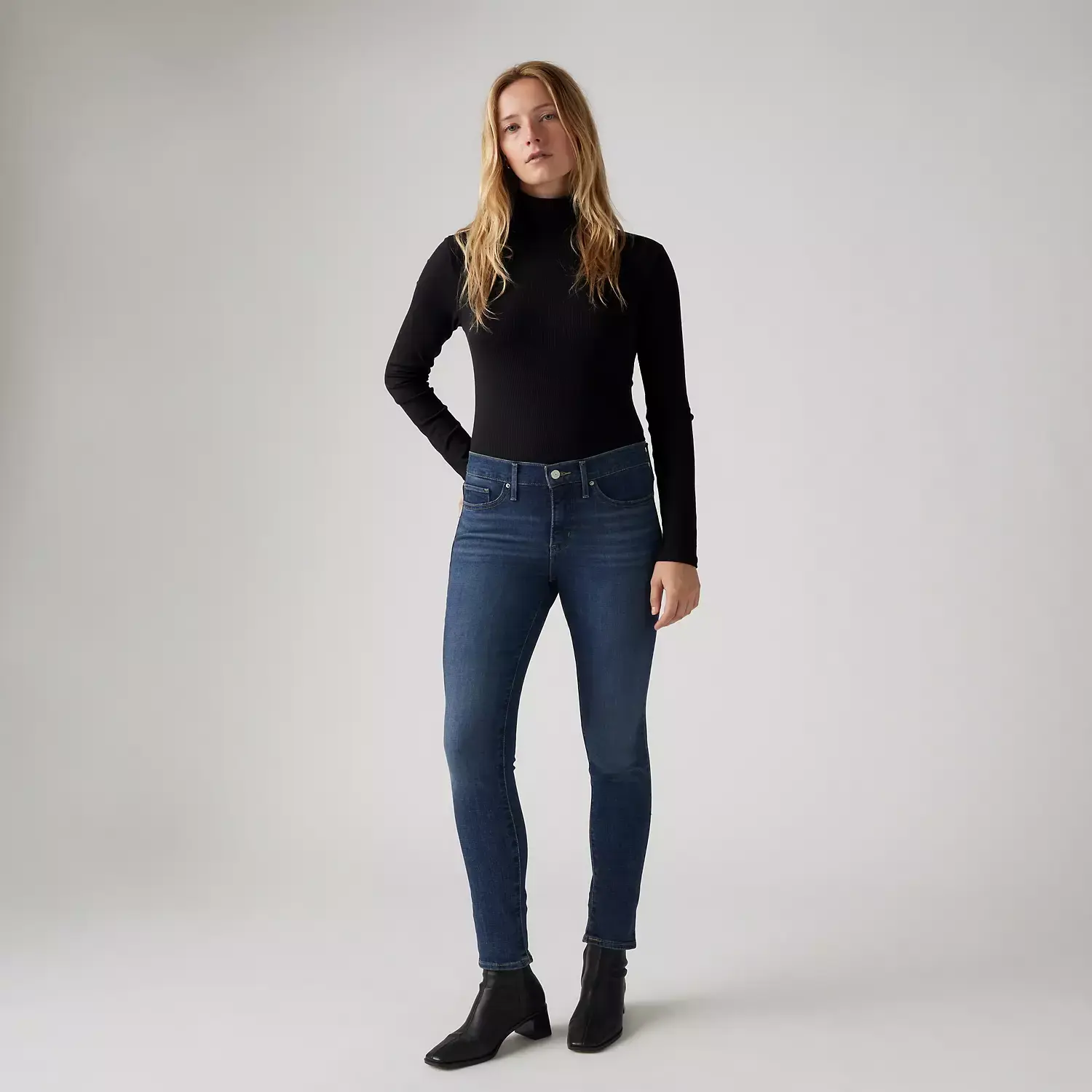 Джинсы женские Levi's
Джинсы женские Levi's