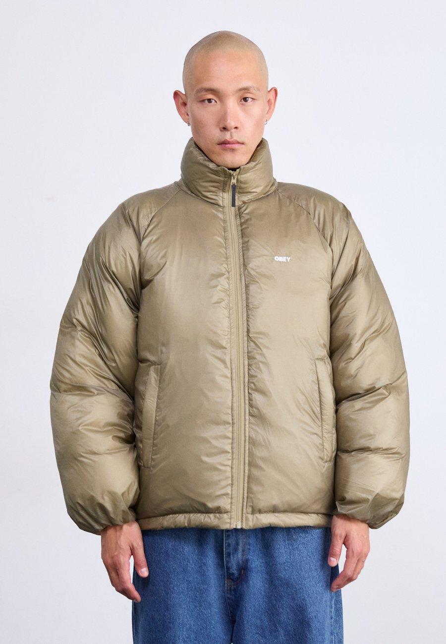 Куртка Obey Clothing ECHO PUFFER, Mermaid/Olive
Куртка Obey Clothing ECHO PUFFER, Mermaid/Olive