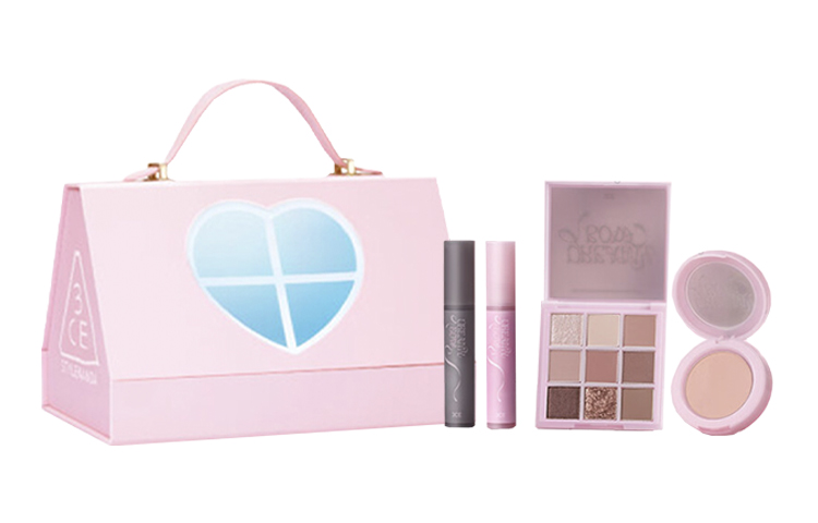 Набор Spring Gravity из четырех предметов косметики легко растушевывающаяся шиммерная губная глина 4г+4г+палетка теней 8,2г+румяна 5,5г 3CE
Набор Spring Gravity из четырех предметов косметики легко растушевывающаяся шиммерная губная глина 4г+4г+палетка теней 8,2г+румяна 5,5г 3CE