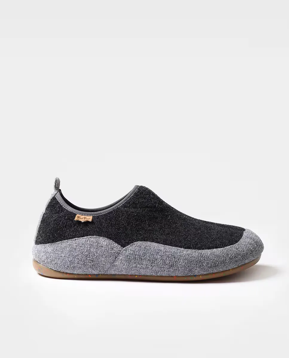 Мужские тапочки из переработанного войлока однотонные Toni Pons, черный
Мужские тапочки из переработанного войлока однотонные Toni Pons, черный