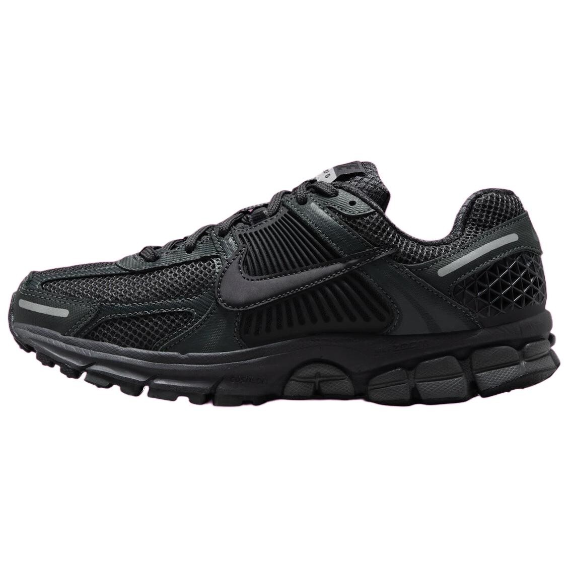 Кроссовки Nike Zoom Vomero 5 Triple Black Women's, черный
Кроссовки Nike Zoom Vomero 5 Triple Black Women's, черный