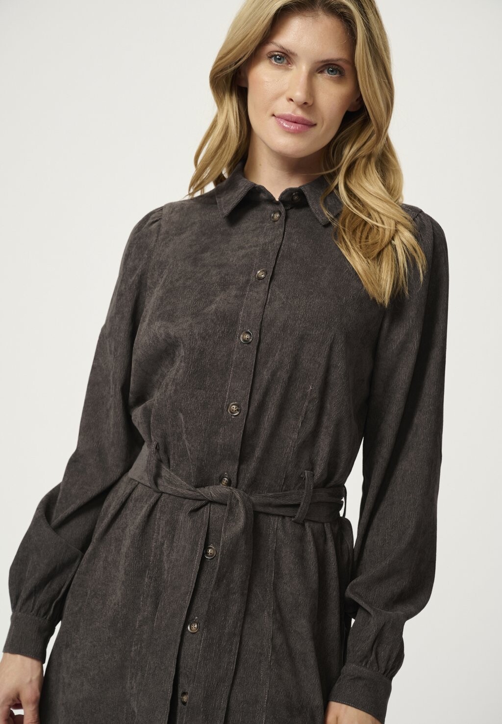 Платье-рубашка VERA Kaffe, коричневый
Платье-рубашка VERA Kaffe, коричневый