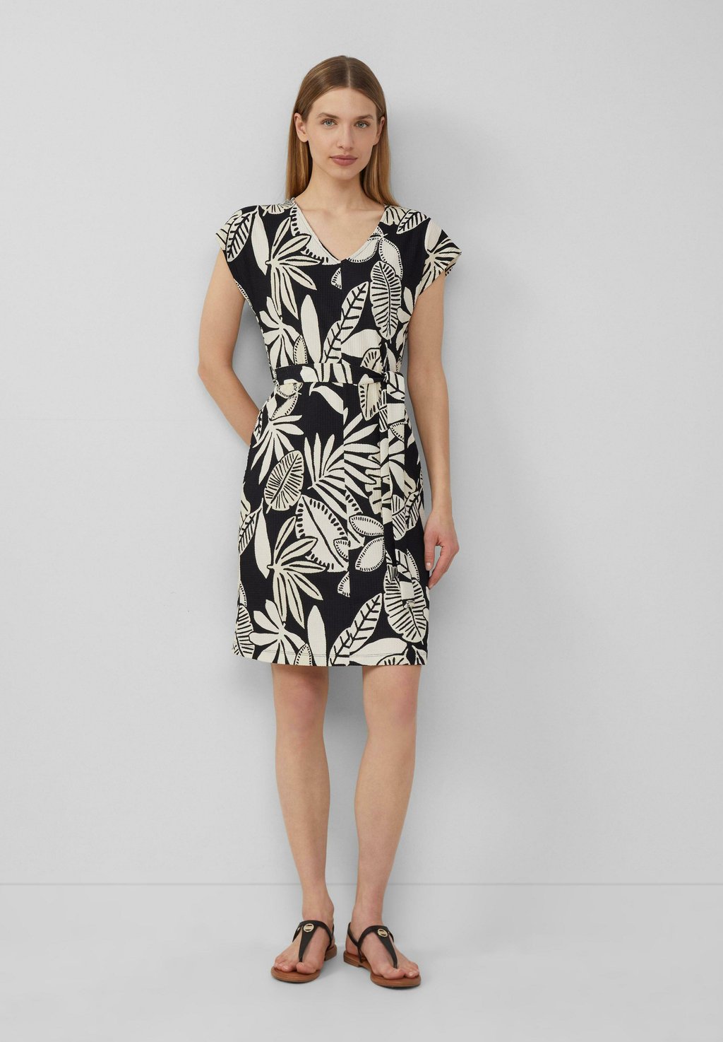 Платье из джерси STRUKTURIERTES MIT ALL-OVER s.Oliver, черный
Платье из джерси STRUKTURIERTES MIT ALL-OVER s.Oliver, черный