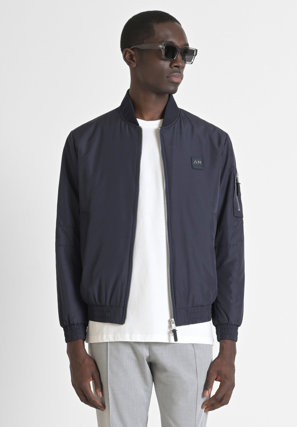 Куртка-бомбер REGULAR FIT IN TECHNOWITH PADDING SORONA AURA AND LOGO ON RUBBER PATCH Antony Morato, темно-синий
Куртка-бомбер REGULAR FIT IN TECHNOWITH PADDING SORONA AURA AND LOGO ON RUBBER PATCH Antony Morato, темно-синий