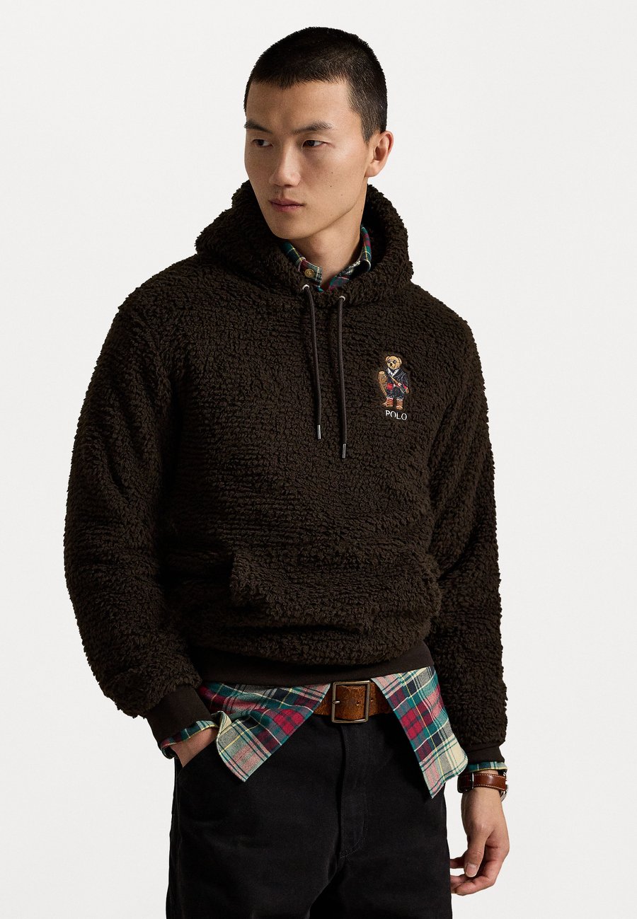 Джемпер Polo Ralph Lauren POLO BEAR PILE FLEECE HOODIE, Antique Brown/Black
Джемпер Polo Ralph Lauren POLO BEAR PILE FLEECE HOODIE, Antique Brown/Black