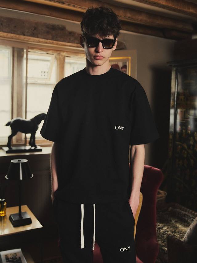 Футболка Boxy Fit с логотипом Ony, Black
Футболка Boxy Fit с логотипом Ony, Black