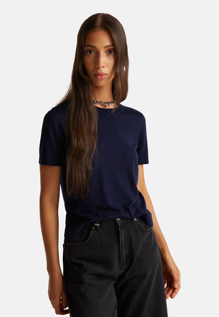 Футболка United Colors of Benetton SHORT SLEEVE, Blue
Футболка United Colors of Benetton SHORT SLEEVE, Blue