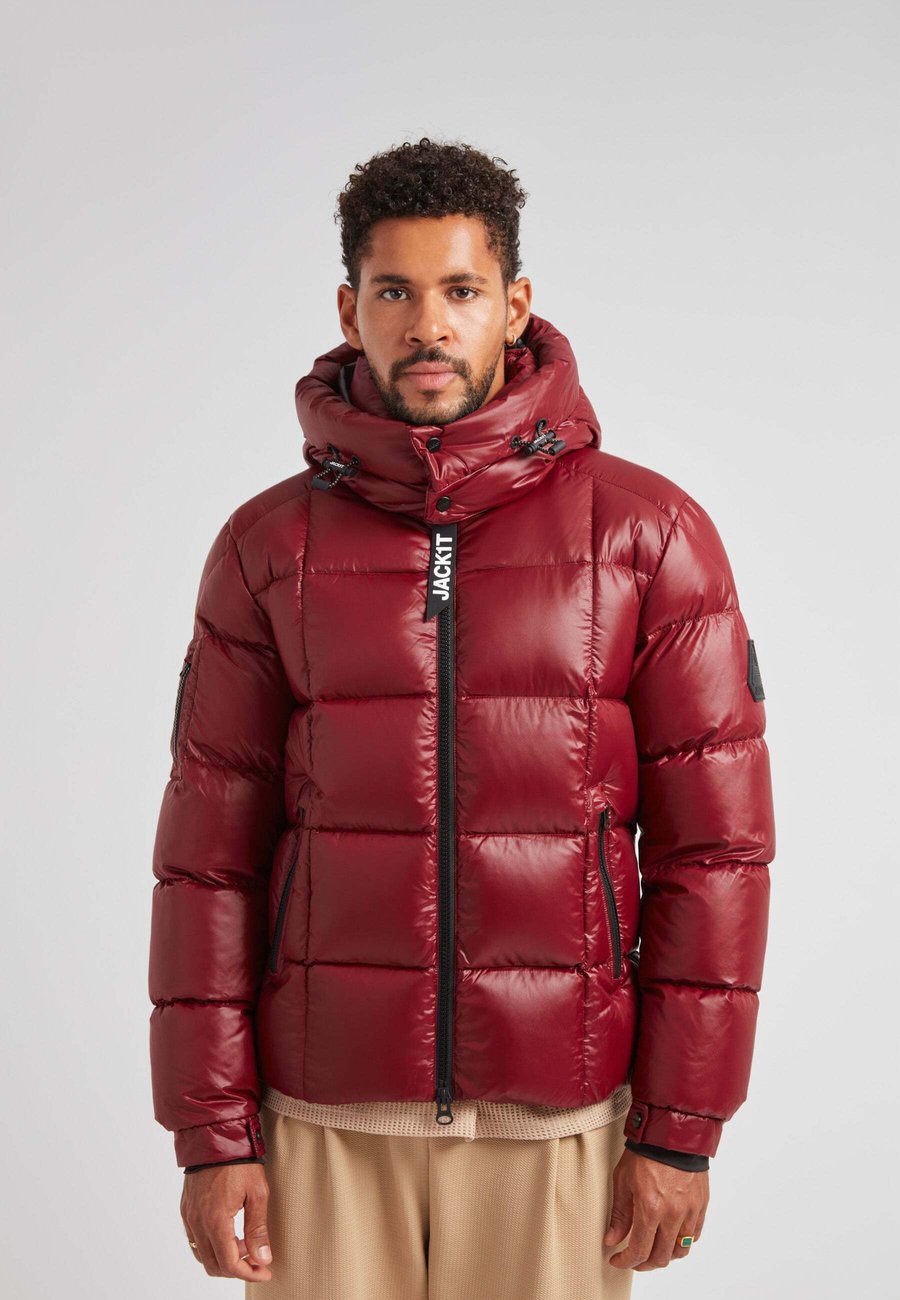 Куртка JACK1T EZ BOXED PUFFER RACER LUX, Dark Cranberry Black/Dark Red
Куртка JACK1T EZ BOXED PUFFER RACER LUX, Dark Cranberry Black/Dark Red