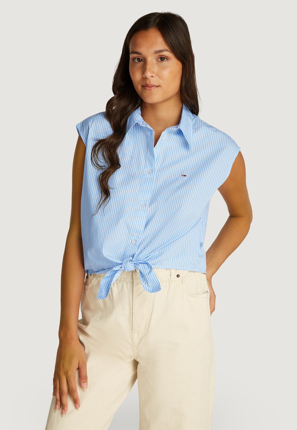 Блузка на пуговицах FRONT Tommy Jeans, светло-голубой
Блузка на пуговицах FRONT Tommy Jeans, светло-голубой